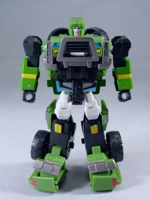 Buzzworthy Earth Mode Hound & DOTM Hatchet Revealed