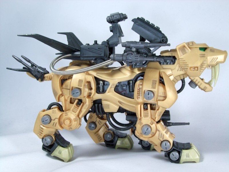 セイバータイガーゴールド　ゾイド　ZOIDS