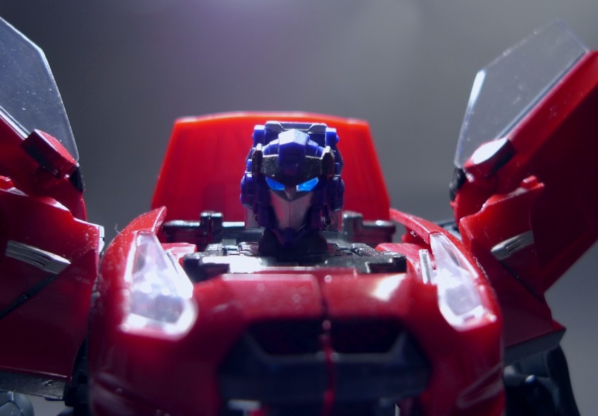 トランスフォーマーオルタニティ NISSAN GT-R/コンボイ(バイブ