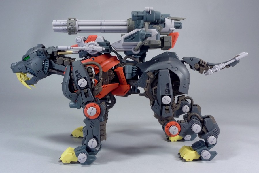 コトブキヤ HMM ZOIDS ゾイド セイバータイガー シュバルツ仕様-