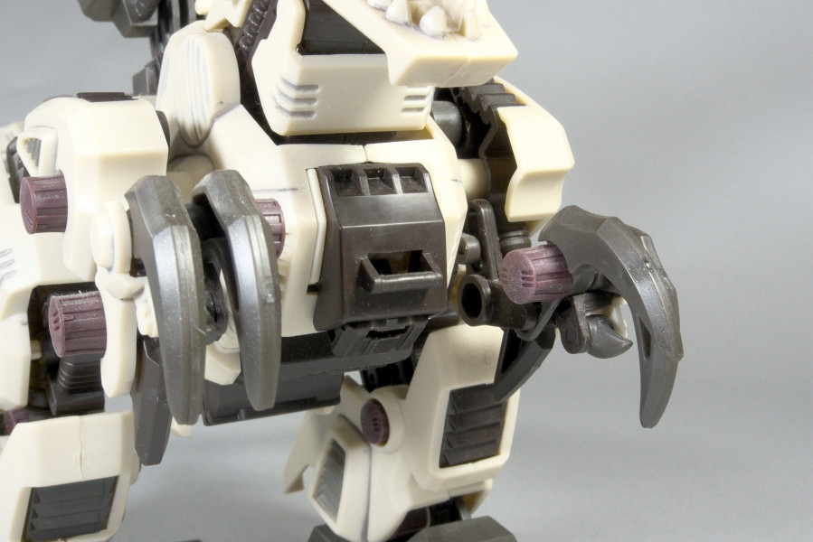 ZOIDS DLZ-001 恐竜博2005開催記念ジェノザウラー - またーりといくよ。