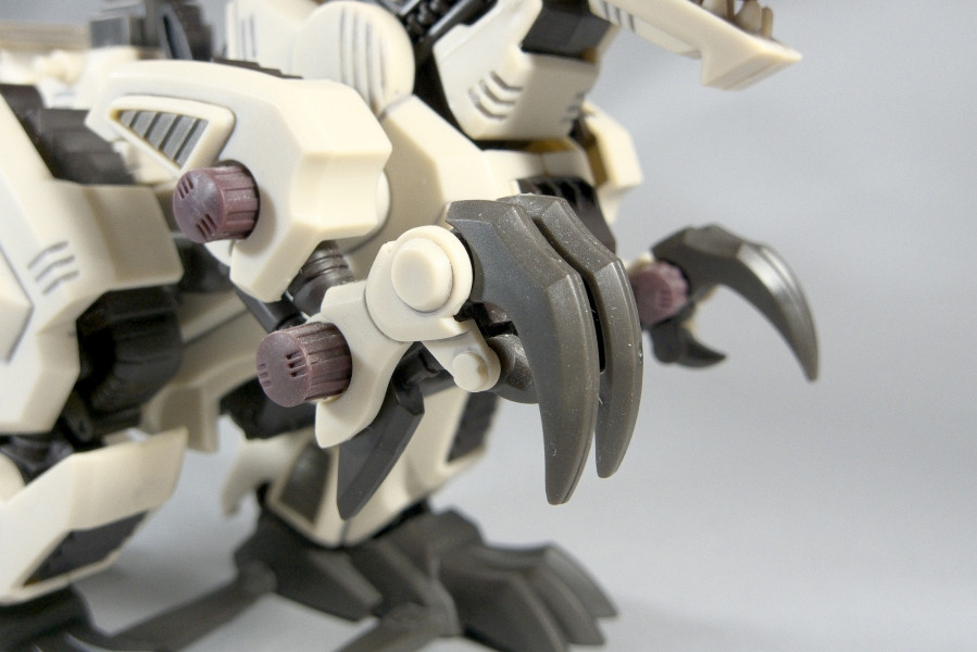 ZOIDS DLZ-001 恐竜博2005開催記念ジェノザウラー - またーりといくよ。