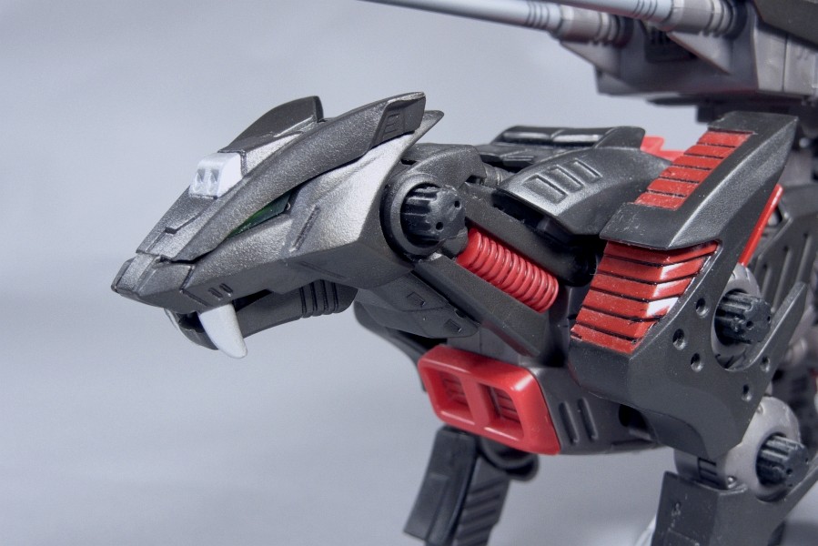 Amazon.com: Kotobukiya 1/72 Scale EZ-035 Lightning Saix Zoid