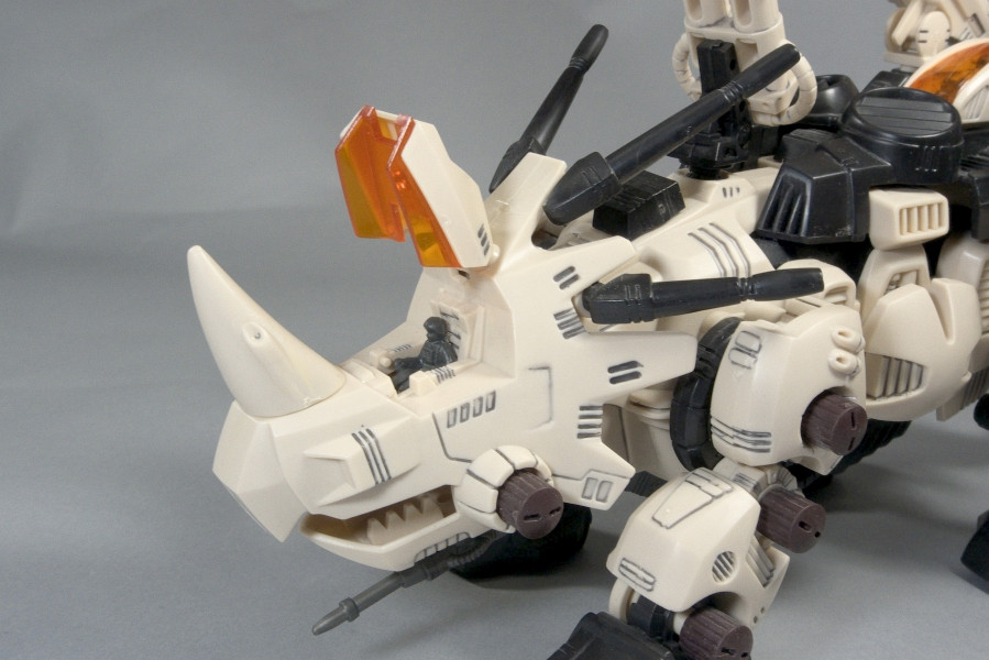 ZOIDS DLZ-002 恐竜博2005開催記念レッドホーン - またーりといくよ。