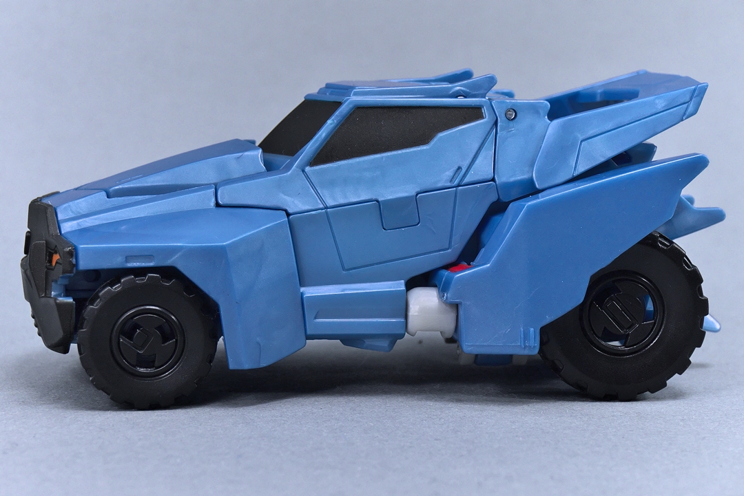 Amazon.co.jp: US版ハズブロ トランスフォーマー ロボット イン